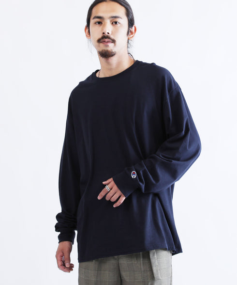 H186 / 63kg / B87 / W73 / H93 / 着用サイズ:XL ネイビー