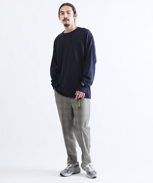 H186 / 63kg / B87 / W73 / H93 / 着用サイズ:XL ネイビー