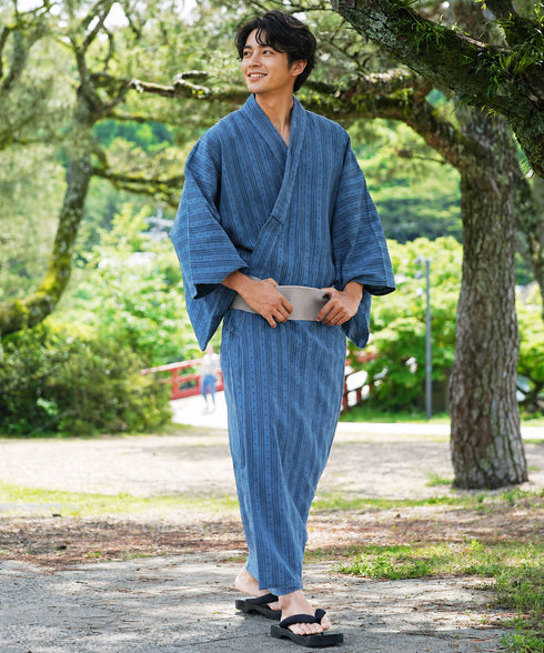花火大会、祭りデートにおすすめのメンズおしゃれ浴衣 藍玉縞(あいたましま) 着用イメージ
