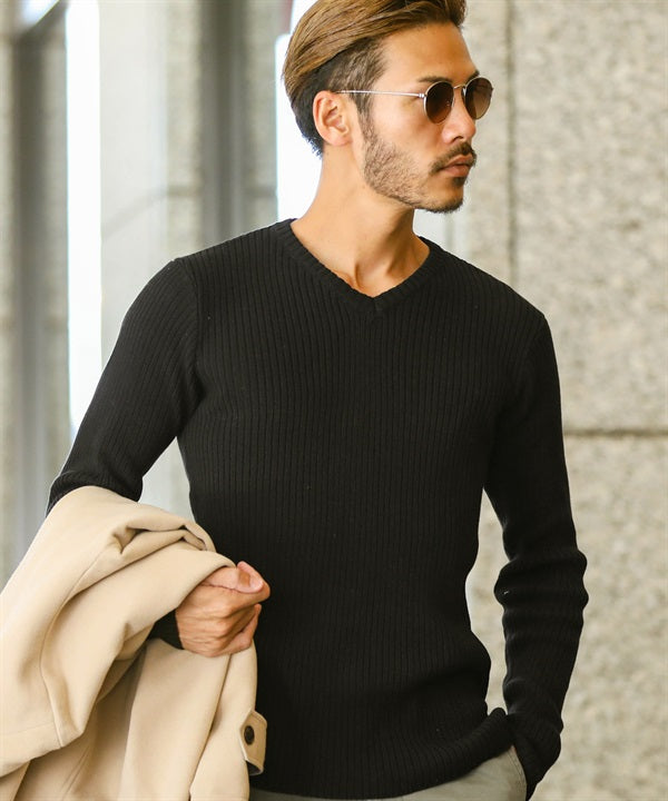 aブラック(Vネック) MODEL : GO 180cm 66kg Lsize