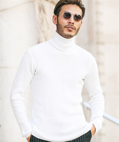 bオフホワイト(タートルネック) MODEL : GO 180cm 66kg Lsize