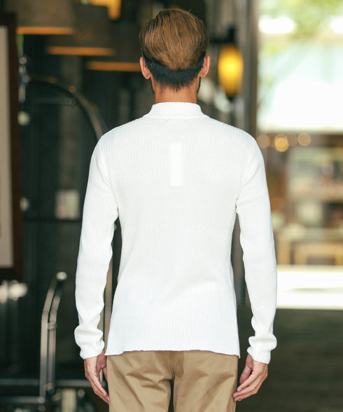 cオフホワイト(モックネック) MODEL : GO 180cm 66kg Lsize