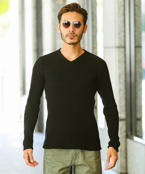 aブラック(Vネック) MODEL : GO 180cm 66kg Lsize