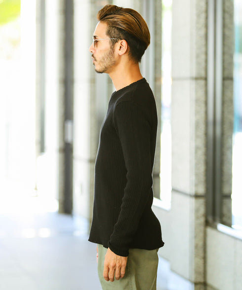 aブラック(Vネック) MODEL : GO 180cm 66kg Lsize