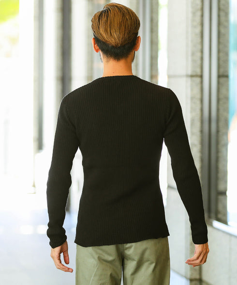 aブラック(Vネック) MODEL : GO 180cm 66kg Lsize