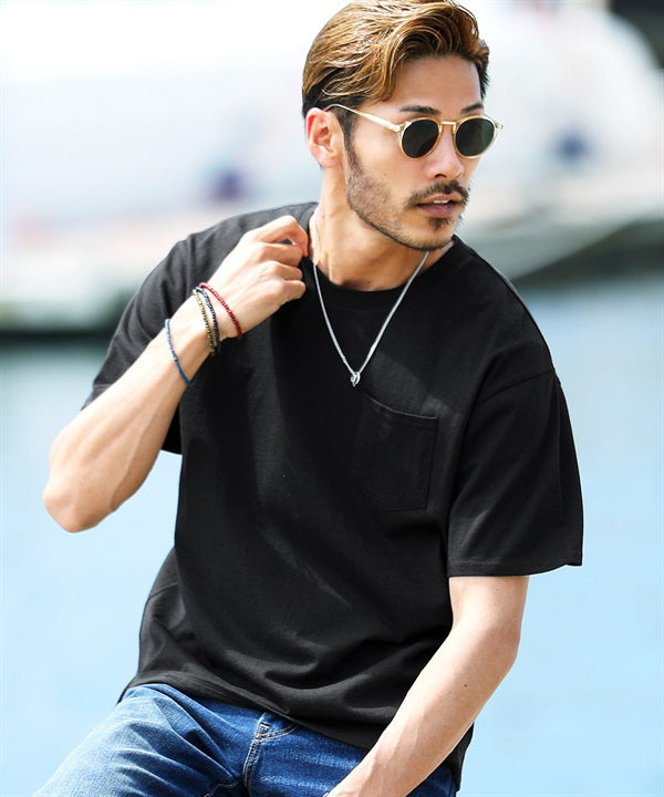 ブラック(クルーネック) MODEL : GO 180cm 66kg Lsize