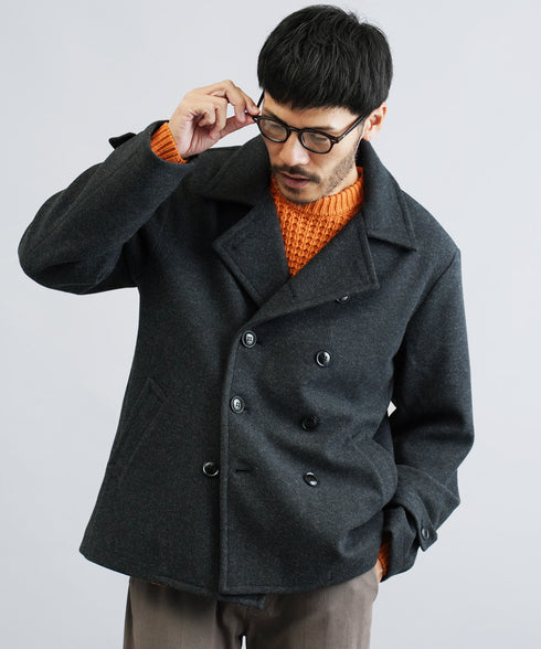 チャコールグレー MODEL : GO 180cm 66kg Lsize