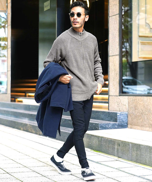 グレージュ MODEL : GO 180cm 66kg Lsize