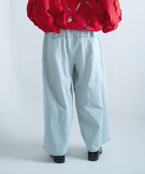 H178 / 着用サイズ: L*ライトインディゴブルー
トップス:217629 インナー:217749