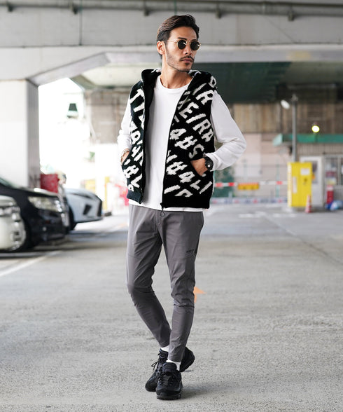 中綿入りZIPUPロゴニットベスト