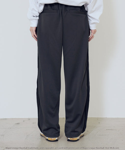 H180 / 着用サイズ: L ヤンキースチャコール