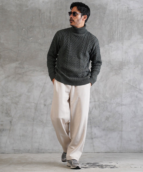 チャコールグレー MODEL : GO 180cm 66kg Lsize