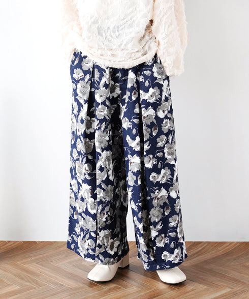 H165 / 着用サイズ: M ブルー系その他
トップス:216734