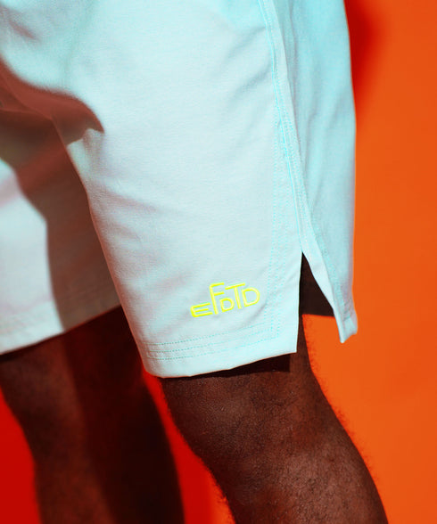 ターコイズブルー 178cm/78kg 着用サイズXL