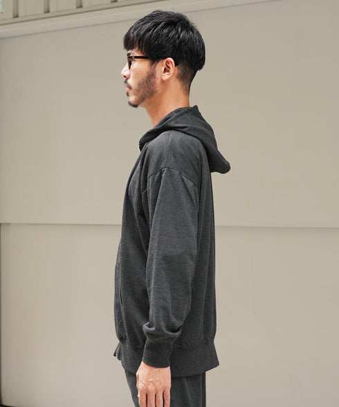 ブラック MODEL : GO 180cm 66kg Lsize