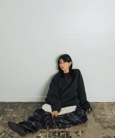 H167 / 着用サイズ:M スミクロ 着用インナー:217170 着用ボトムス:217175