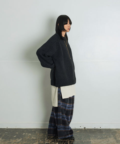 H167 / 着用サイズ: M スミクロ ボトムス:217175 インナー:217170