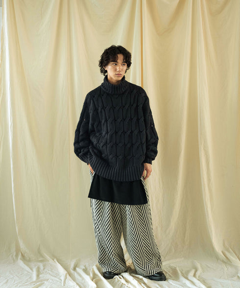 H175 / 着用サイズ: L ブラック 着用インナー:217170 ボトムス:217175