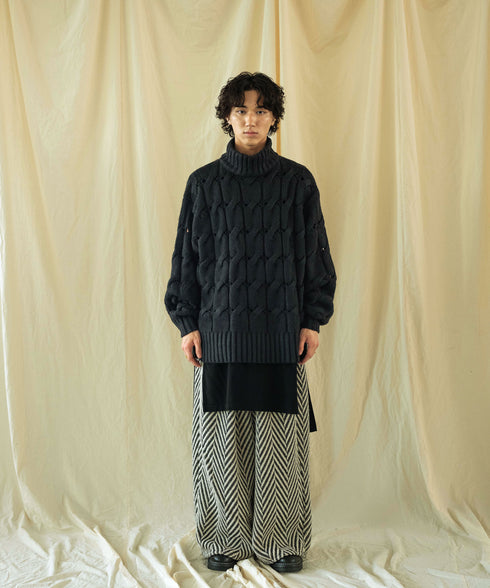 H175 / 着用サイズ: L ブラック 着用インナー:217170 ボトムス:217175