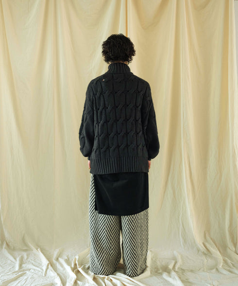 H175 / 着用サイズ: L ブラック 着用インナー:217170 ボトムス:217175