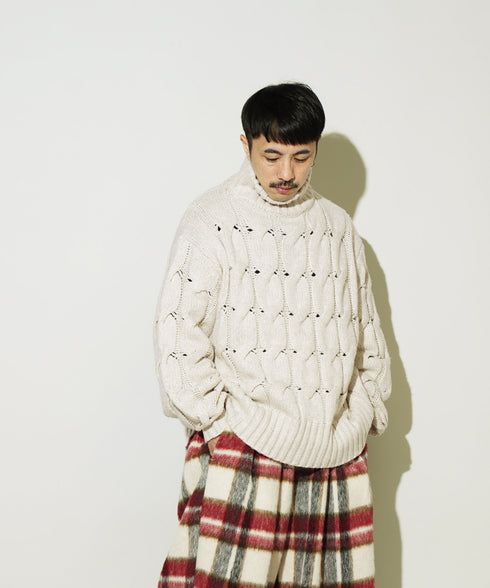 H163 / 着用サイズ: S アイボリー 着用ボトムス:217175