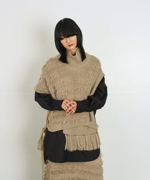 H167 / 着用サイズ: FREE ベージュ
着用シャツ:217148 ボトムス:217155