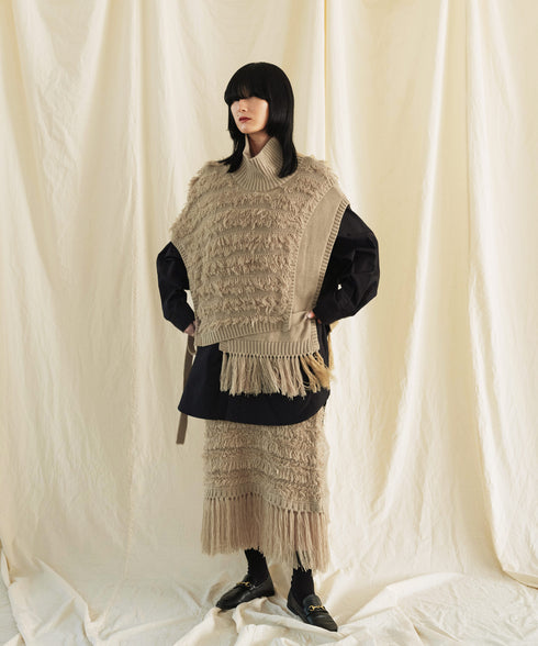 H167 / 着用サイズ: FREE ベージュ
着用シャツ:217148 ボトムス:217155