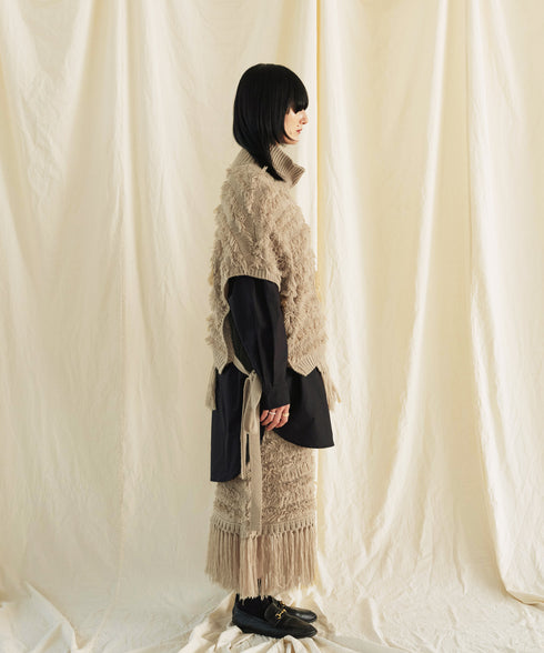 H167 / 着用サイズ: FREE ベージュ
着用シャツ:217148 ボトムス:217155