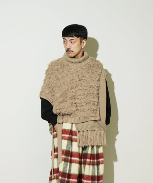 H163 / 着用サイズ: FREE ベージュ
着用ボトムス:217165