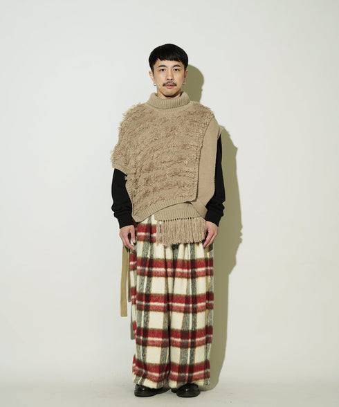 H163 / 着用サイズ: FREE ベージュ
着用ボトムス:217165