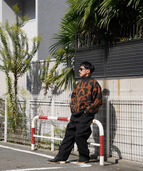 H163 / 着用サイズ: M ブラック ボトムス:218711