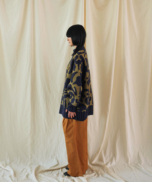 H167 / 着用サイズ: M ネイビー ボトムス:217177