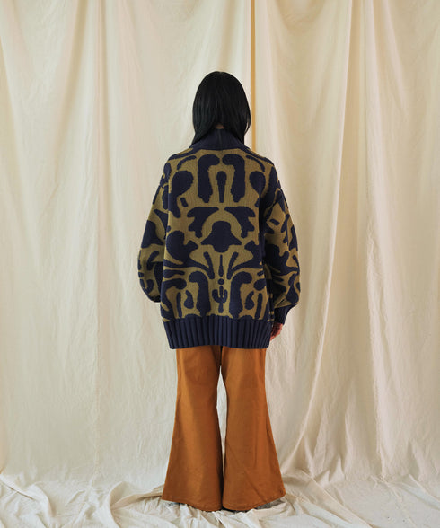 H167 / 着用サイズ: M ネイビー ボトムス:217177