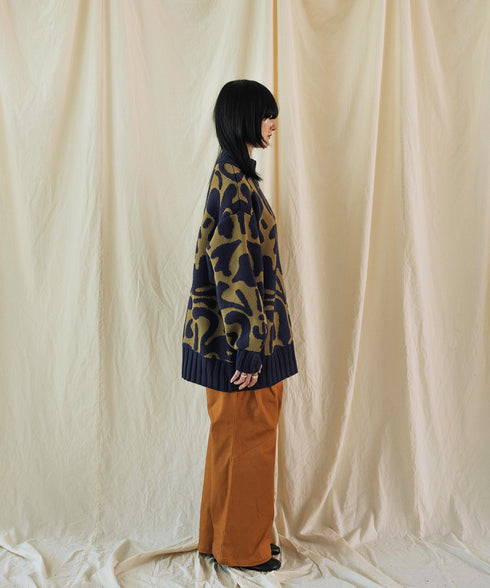 H167 / 着用サイズ: M ネイビー ボトムス:217177