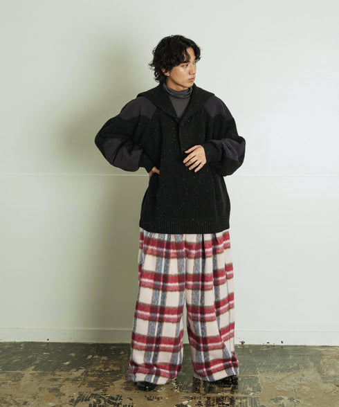 H175 / 着用サイズ: L ブラック
着用ボトムス:217175