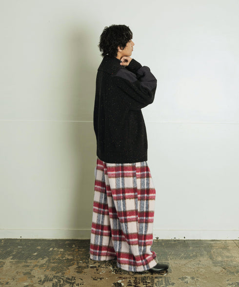 H175 / 着用サイズ: L ブラック
着用ボトムス:217175