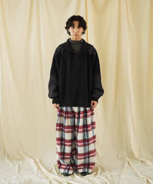 H175 / 着用サイズ: L ブラック
着用ボトムス:217175