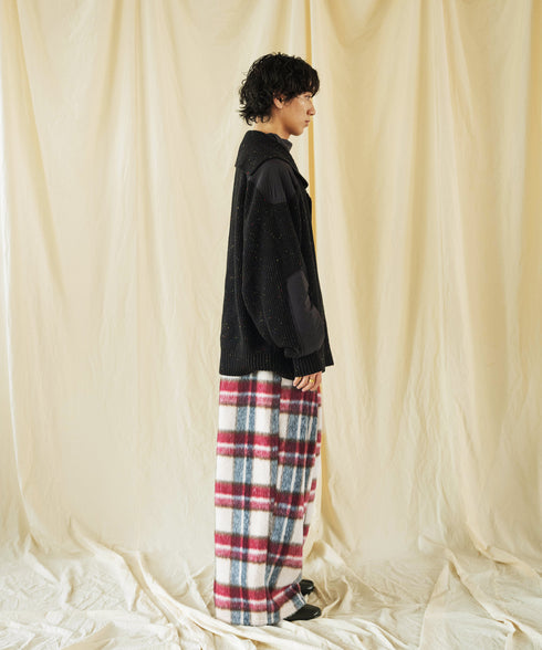 H175 / 着用サイズ: L ブラック
着用ボトムス:217175