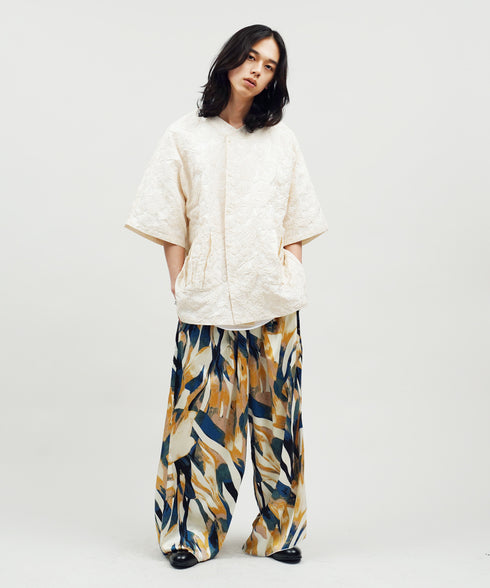 H182 / 着用サイズ: L オフホワイト
パンツ:217268