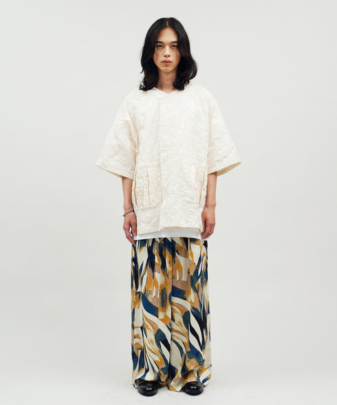 H182 / 着用サイズ: L オフホワイト
パンツ:217268