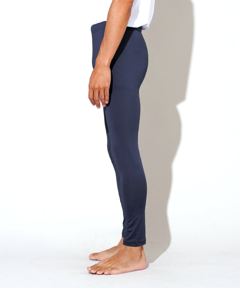 ネイビー MODEL : GO 180cm 66kg Lsize