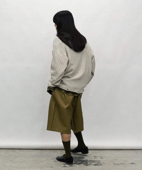 H177 / 着用サイズ:L オリーブ 着用トップス:218716 着用インナー:218706