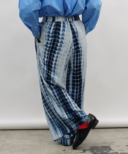 H163 / 着用サイズ:S コバルトブルー 着用トップス:218518 着用インナー:217732