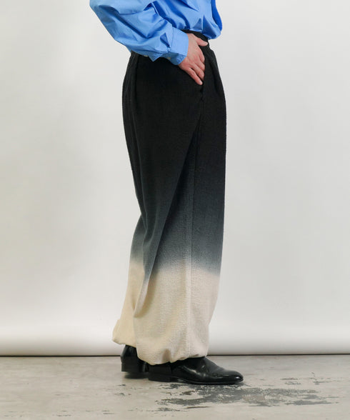 H163 / 着用サイズ:M ネイビー 着用トップス:218518