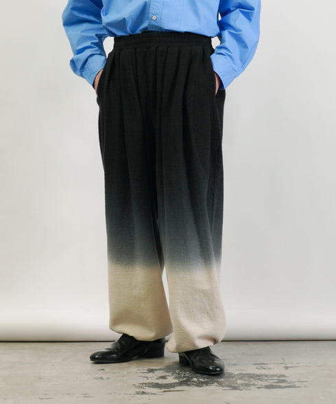 H163 / 着用サイズ:M ネイビー 着用トップス:218518