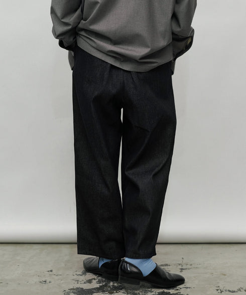 H177 / 着用サイズ:M インディゴ 着用トップス:218707 着用インナー:217621