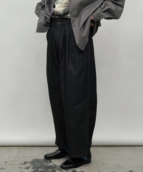 H177 / 着用サイズ:M インディゴ 着用トップス:218707 着用インナー:217621