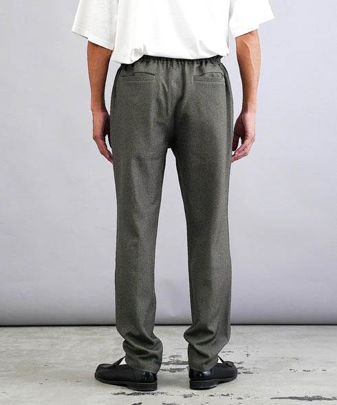 チャコールグレー MODEL : GO 180cm 66kg Lsize