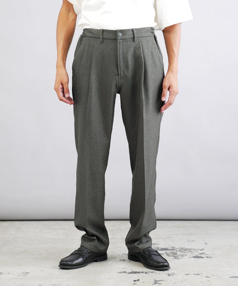 チャコールグレー MODEL : GO 180cm 66kg Lsize