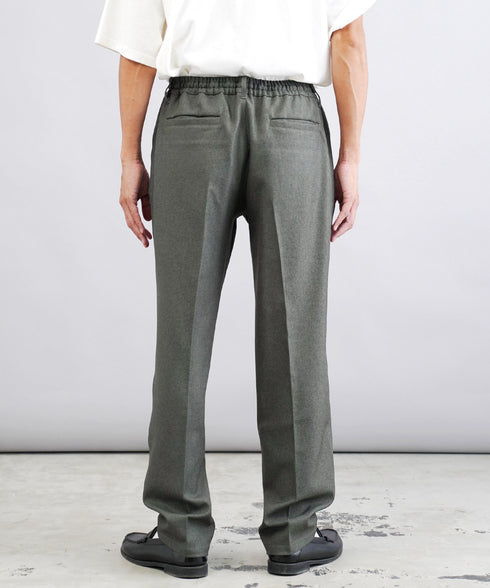 チャコールグレー MODEL : GO 180cm 66kg Lsize